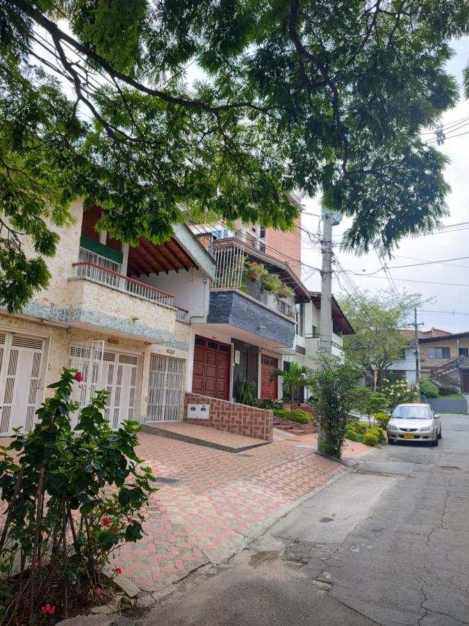 Noras Homestay Laureles Medellin Bagian luar foto