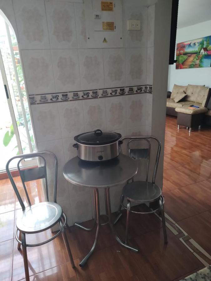 Noras Homestay Laureles Medellin Bagian luar foto