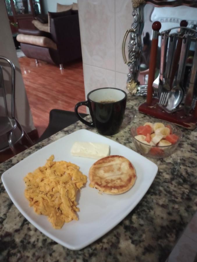 Noras Homestay Laureles Medellin Bagian luar foto