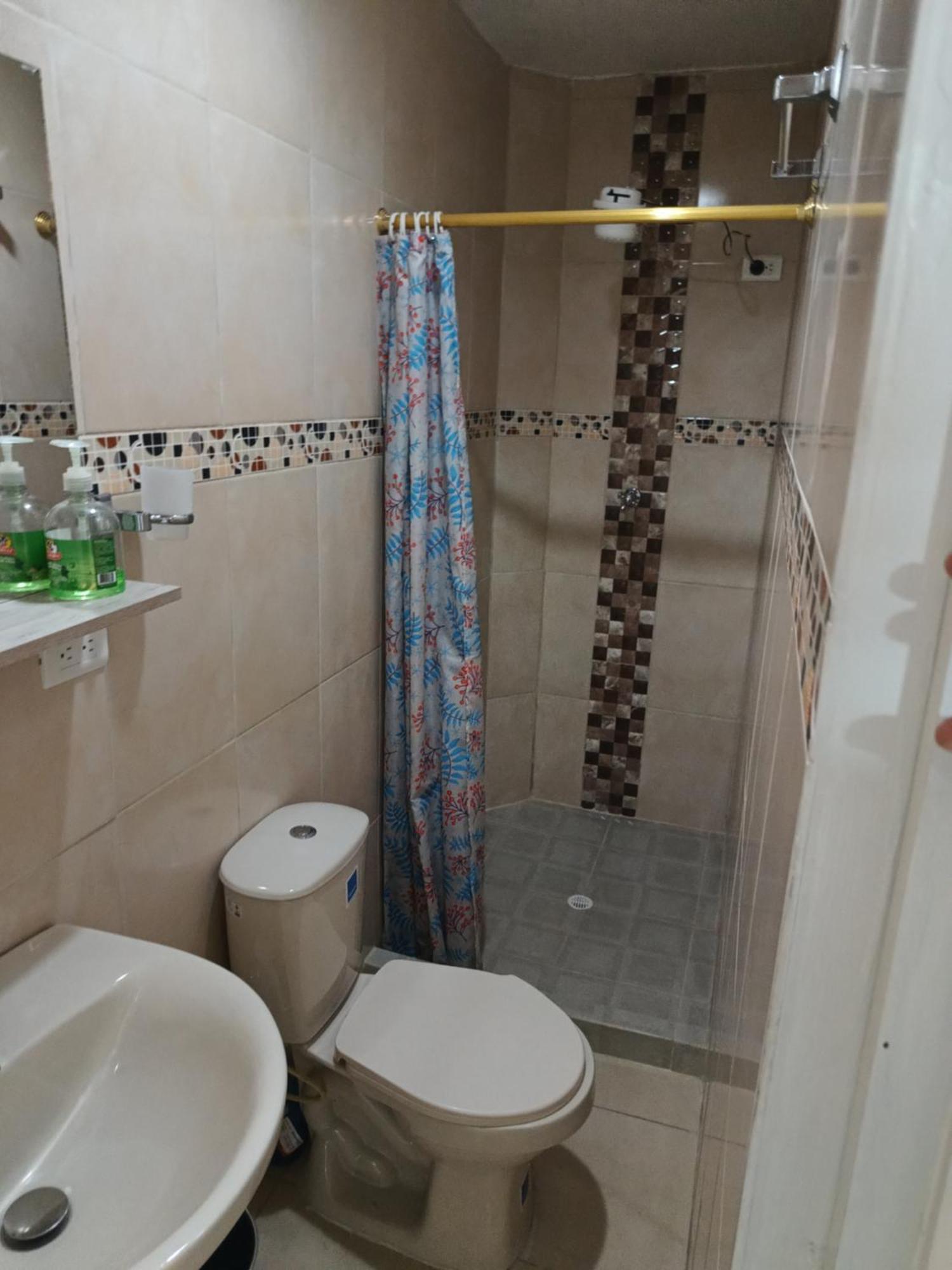 Noras Homestay Laureles Medellin Bagian luar foto
